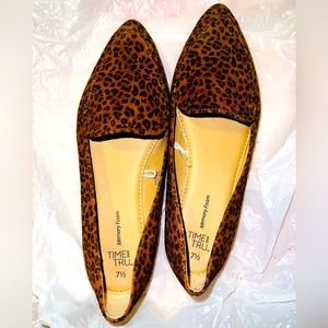 Cheetah Print Pointed Toe Slip On’! Comfort Memory Foam